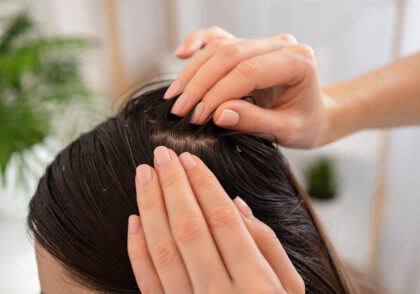 بررسی جامع شوره سر و راهکارهای درمانی نوین